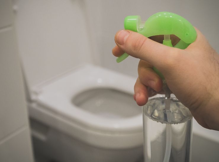 rimedio per eliminare i cattivi odori dal wc